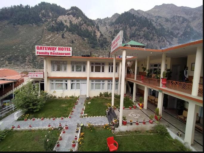 Gateway Hotel Naran Kültér fotó